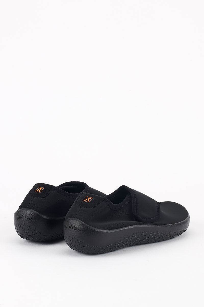 Comana – Elstech Adjustable Slip-On – Black