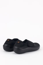 Comana – Elstech Adjustable Slip-On – Black