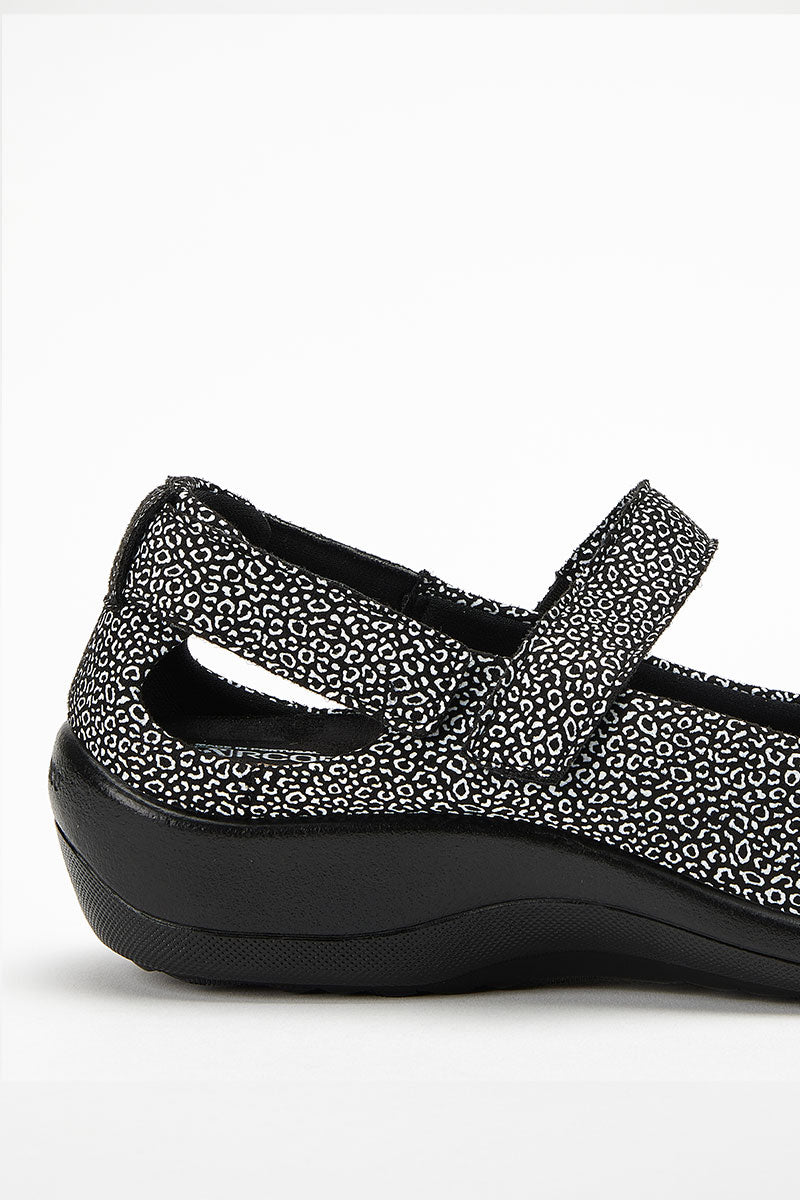 Minami Seashell - Dual-Strap Lytech Mary Jane - Black