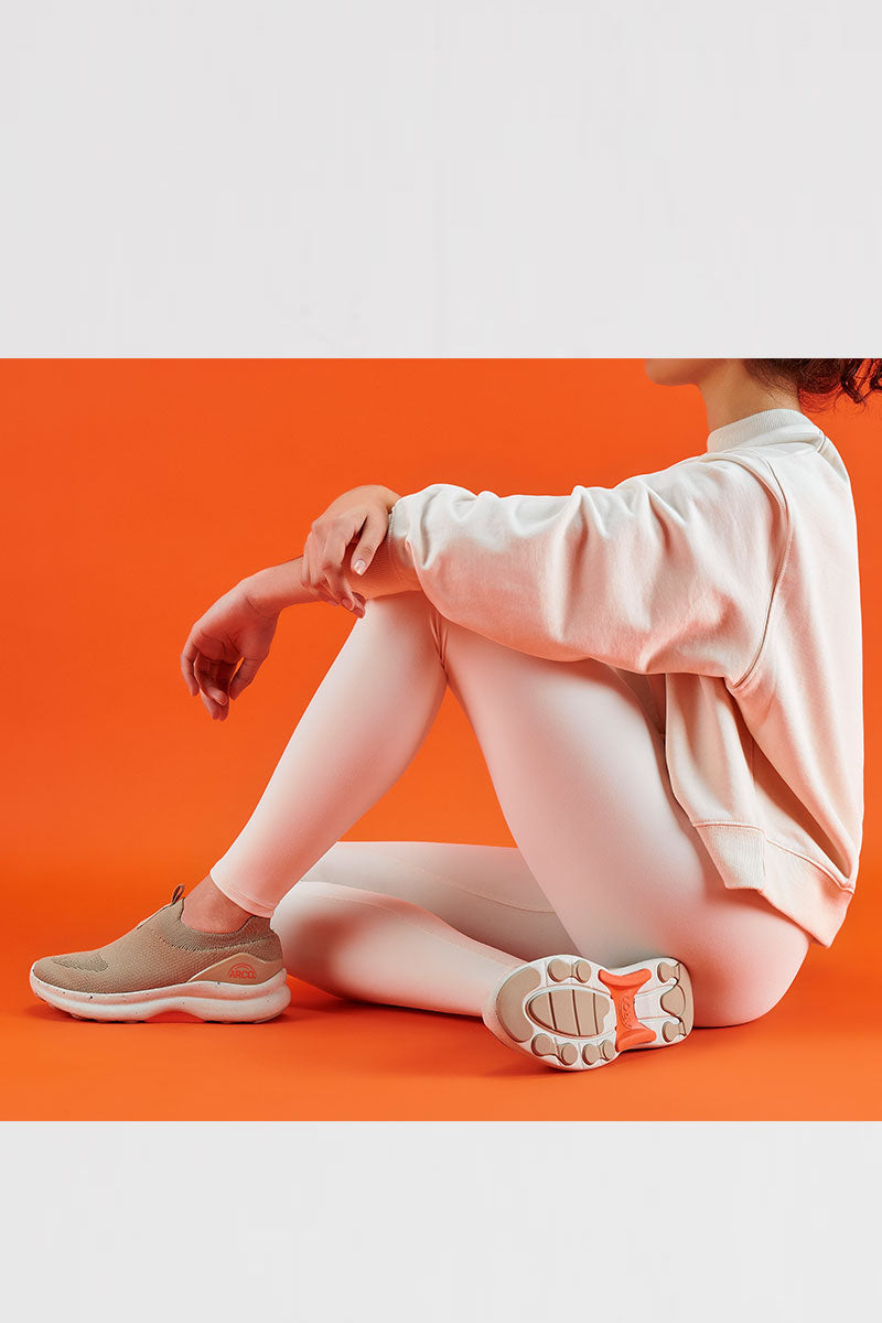 ARCO 1 - Unisex Walking Performance Sneaker - Taupe