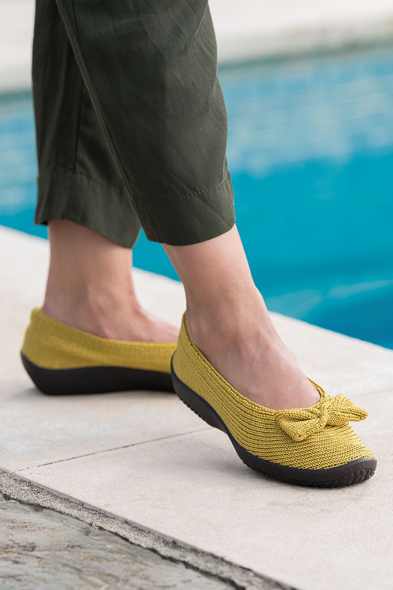 Lyla Sport - Knit Bow-Detail Flat - Mustard
