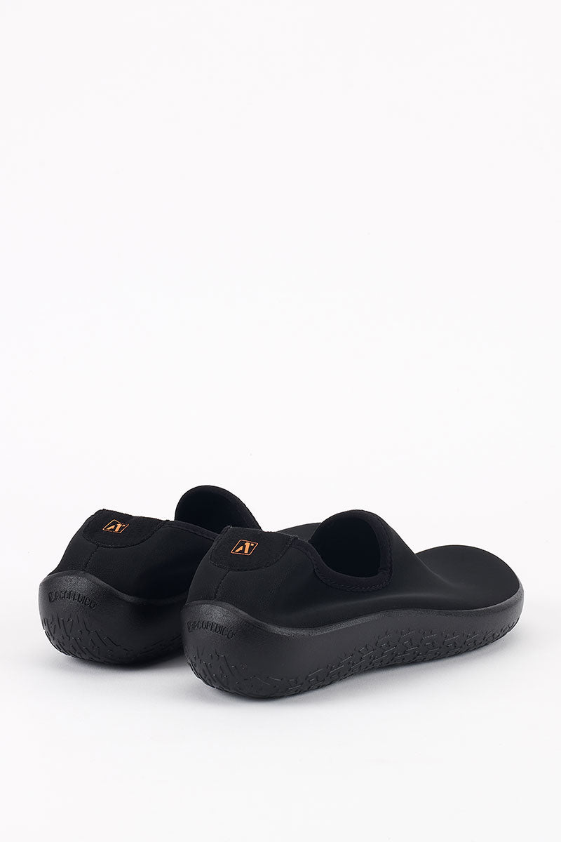 Olympus – Elstech Slip-On – Black