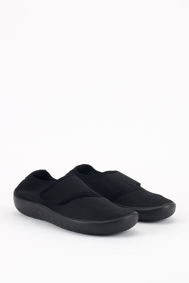 Comana – Elstech Adjustable Slip-On – Black