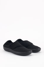 Comana – Elstech Adjustable Slip-On – Black