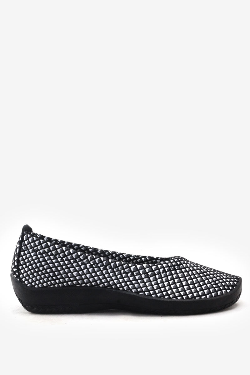 L15 - Embossed Lytech Ballet Flat - Black & White