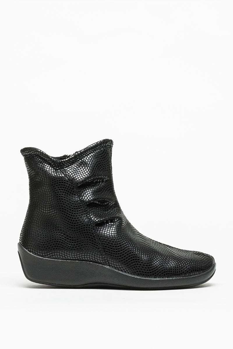 L19 - Scrunch Lytech Bootie - Black Creative