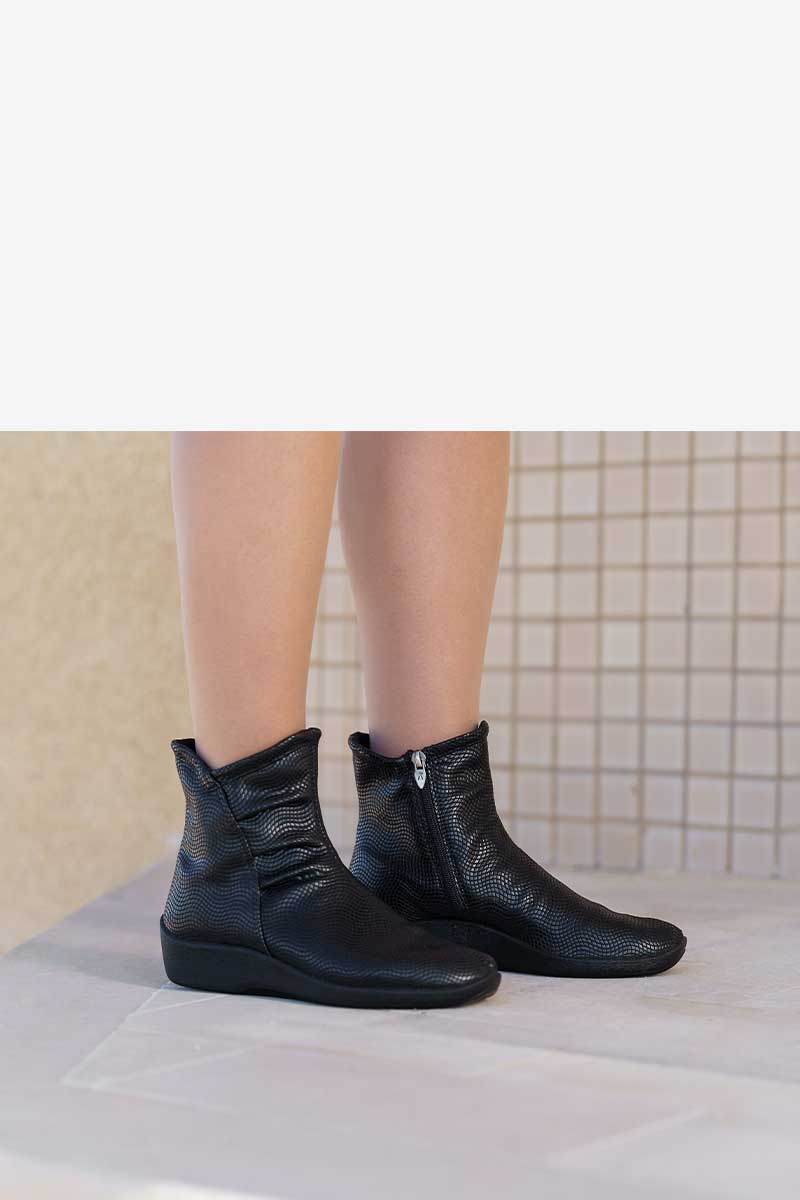 L19 - Scrunch Lytech Bootie - Black Creative