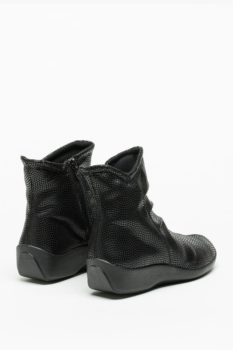 L19 - Scrunch Lytech Bootie - Black Creative