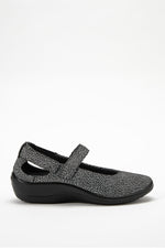 Minami Seashell - Dual-Strap Lytech Mary Jane - Black