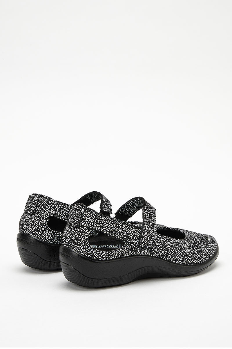 Minami Seashell - Dual-Strap Lytech Mary Jane - Black