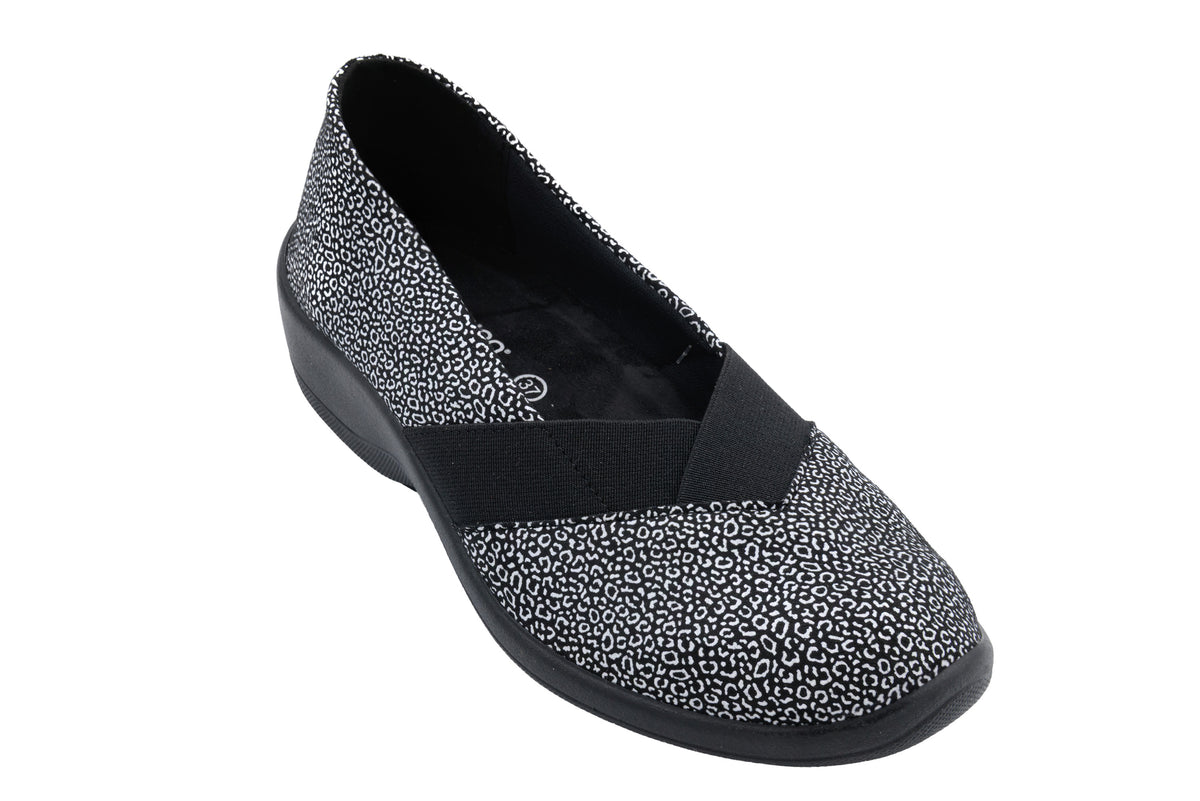Acadia Seashell - Printed Lytech Slip-On - Black