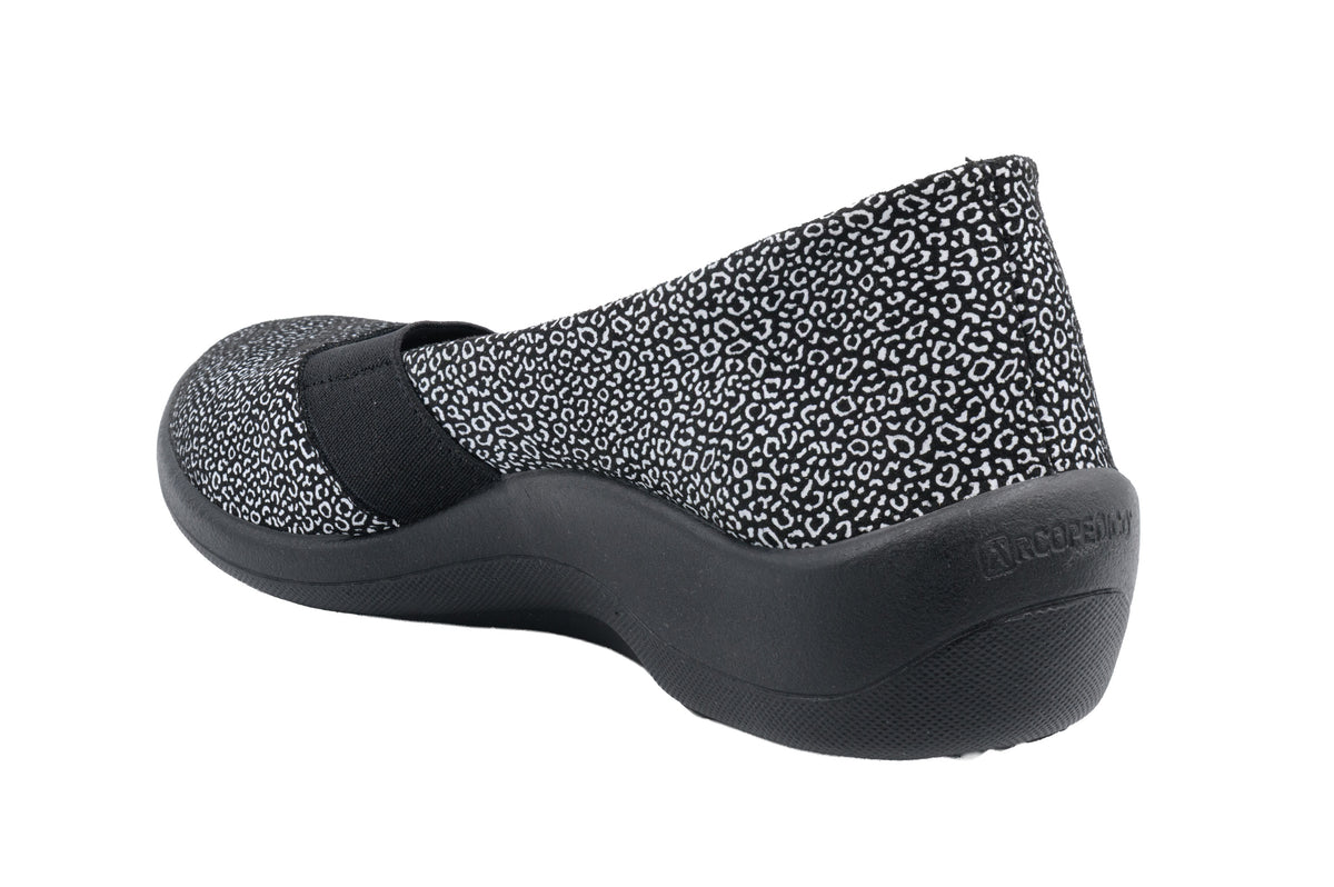 Acadia Seashell - Printed Lytech Slip-On - Black