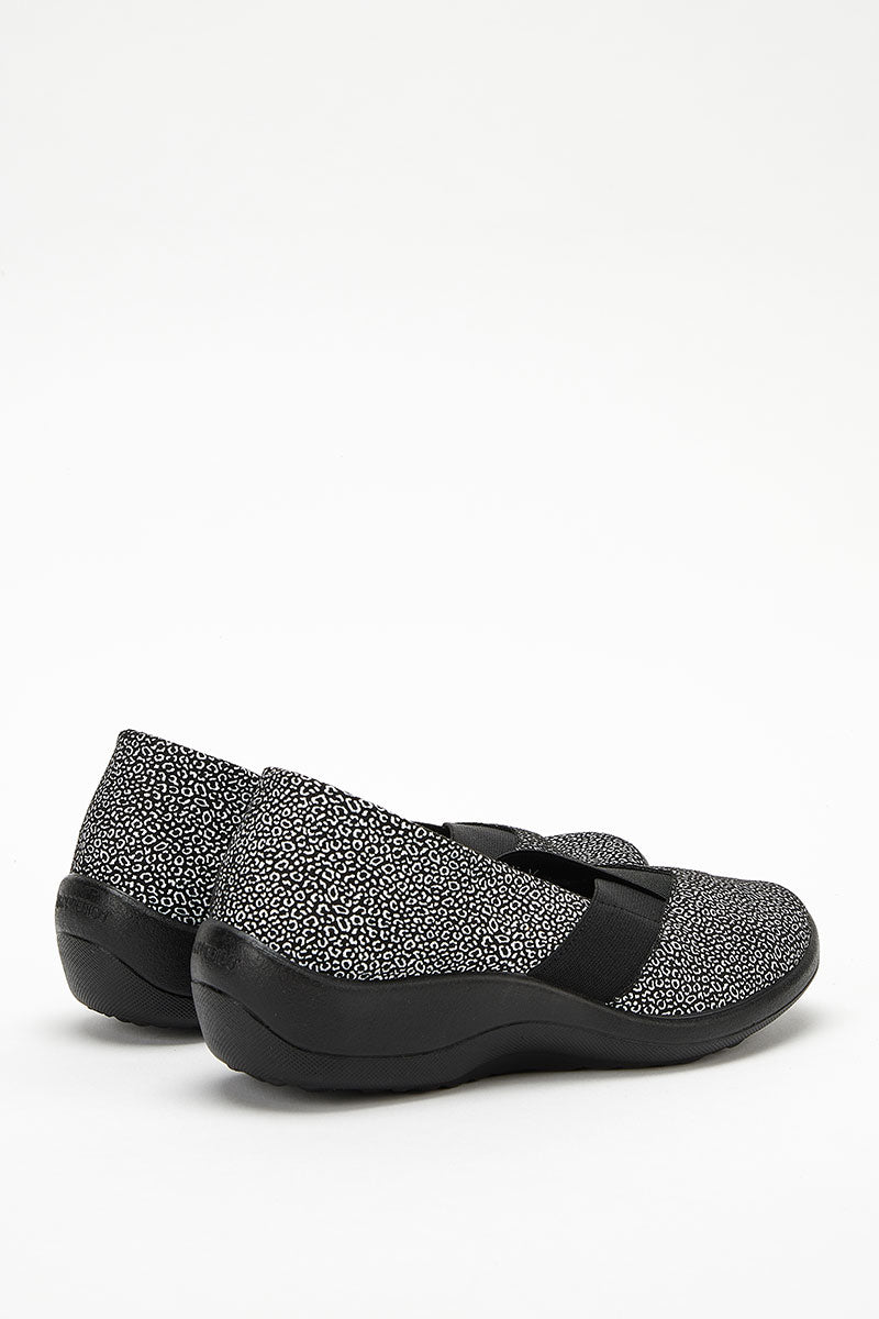 Acadia Seashell - Printed Lytech Slip-On - Black