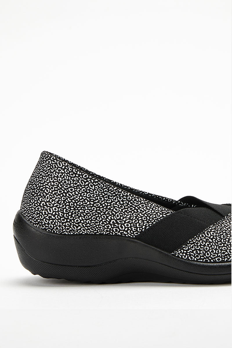 Acadia Seashell - Printed Lytech Slip-On - Black