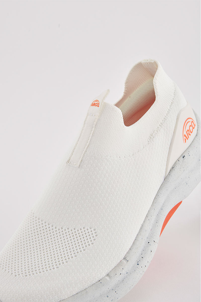 ARCO 1 - Unisex Walking Performance Sneaker - White